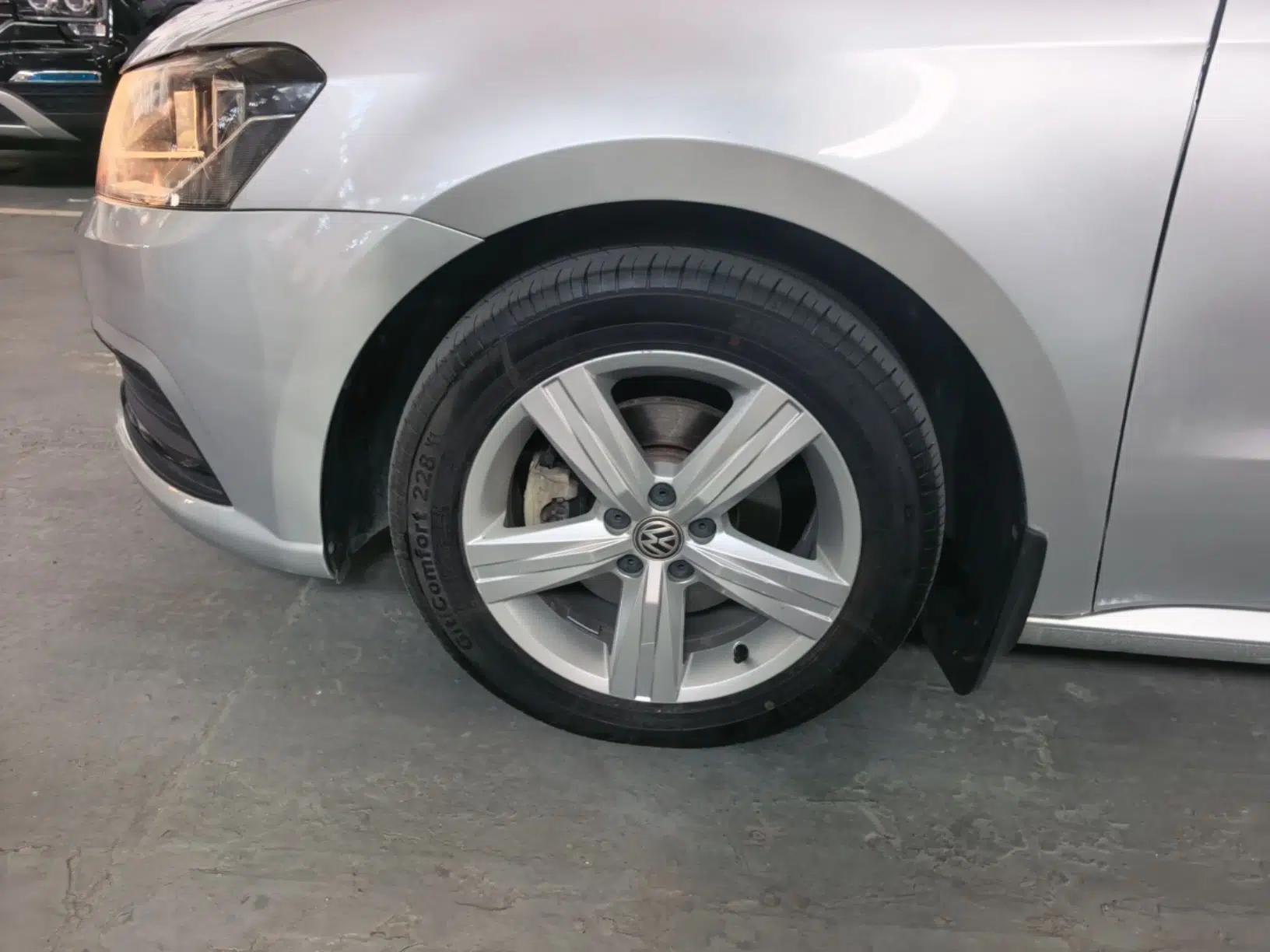 Volkswagen Lavida 2017 1.6L Automatic Fashion Edition — миниатюра 15