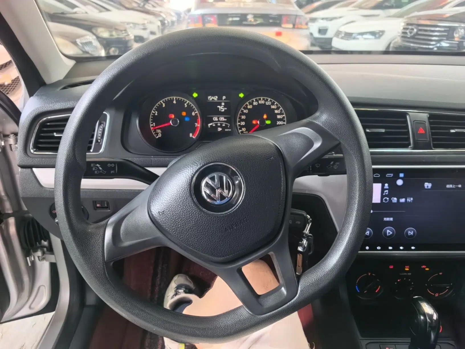 Volkswagen Lavida 2017 1.6L Automatic Fashion Edition — миниатюра 18