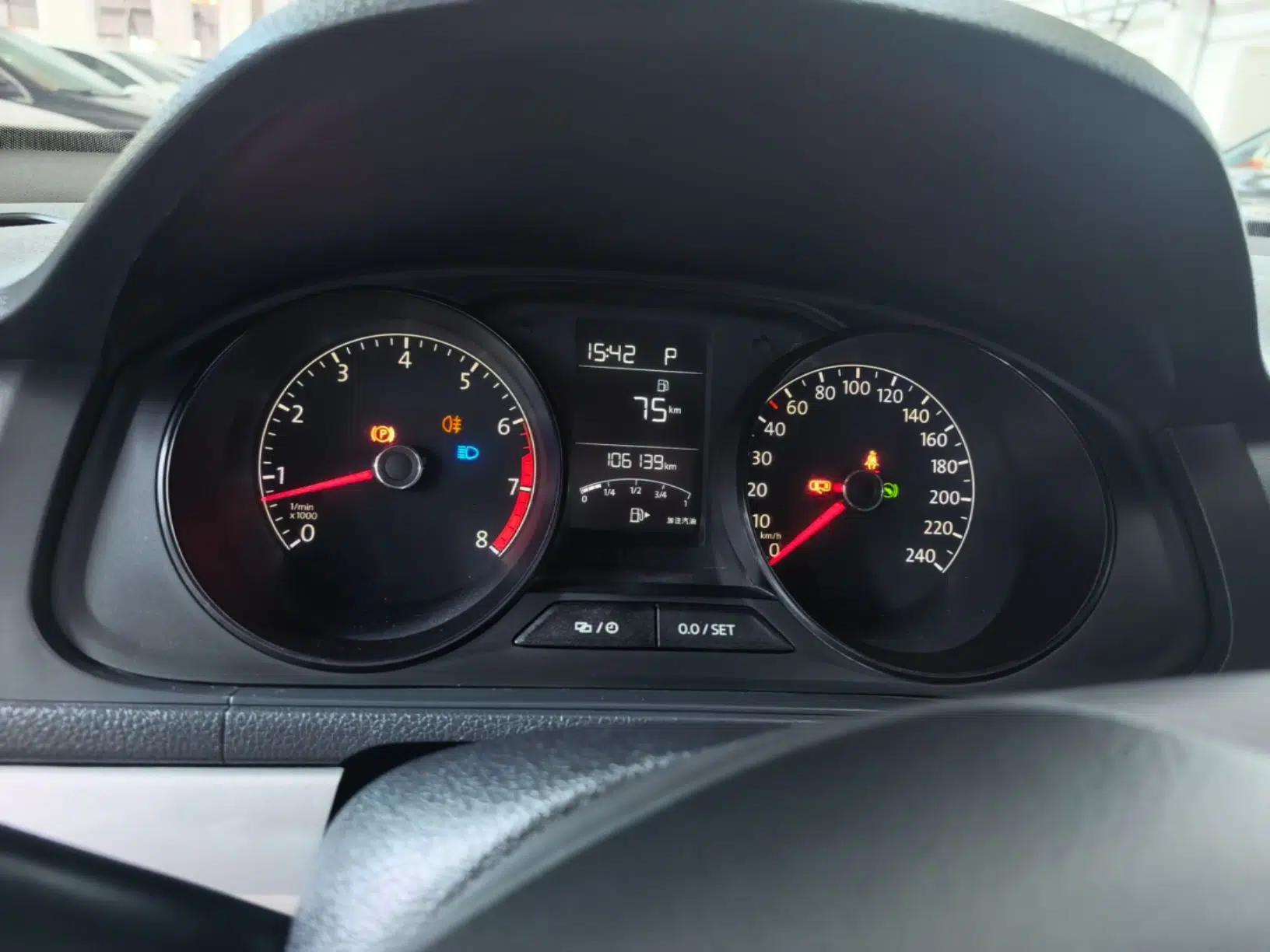 Volkswagen Lavida 2017 1.6L Automatic Fashion Edition — миниатюра 19