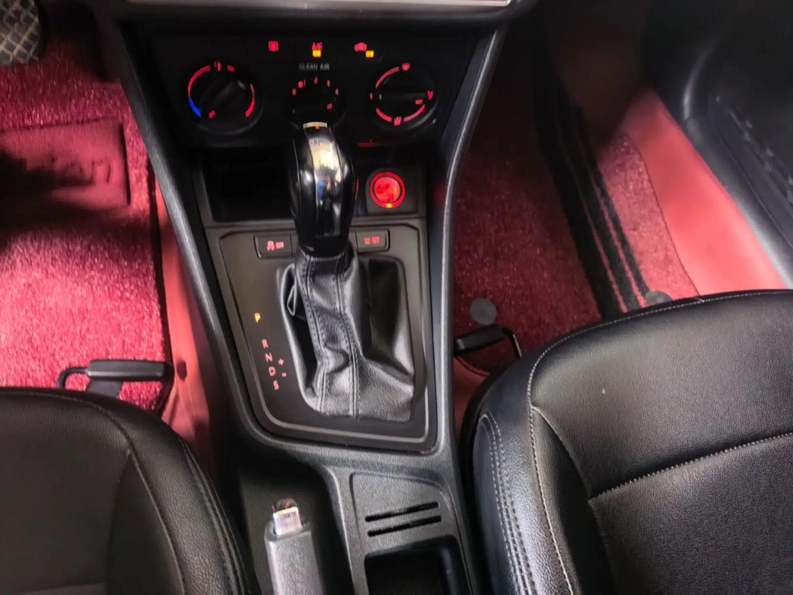 Volkswagen Lavida 2017 1.6L Automatic Fashion Edition — миниатюра 21