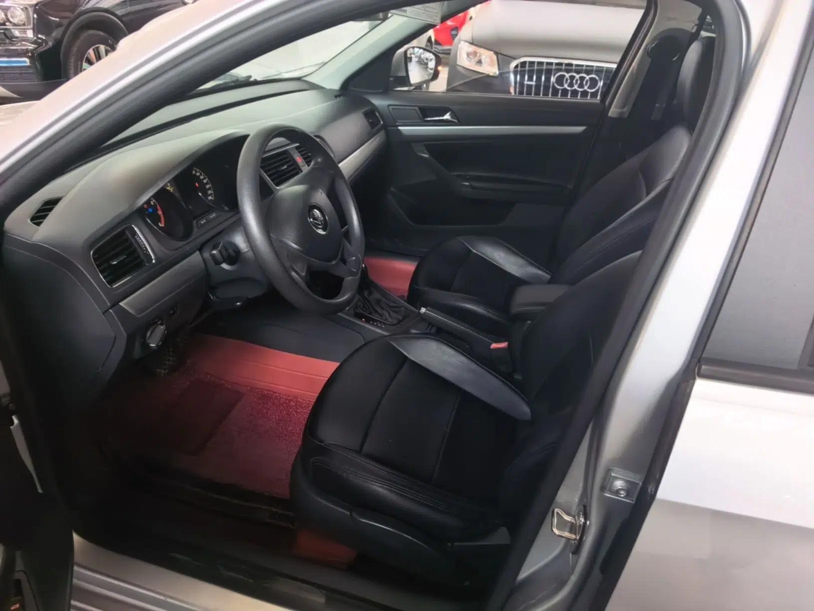 Volkswagen Lavida 2017 1.6L Automatic Fashion Edition — миниатюра 22