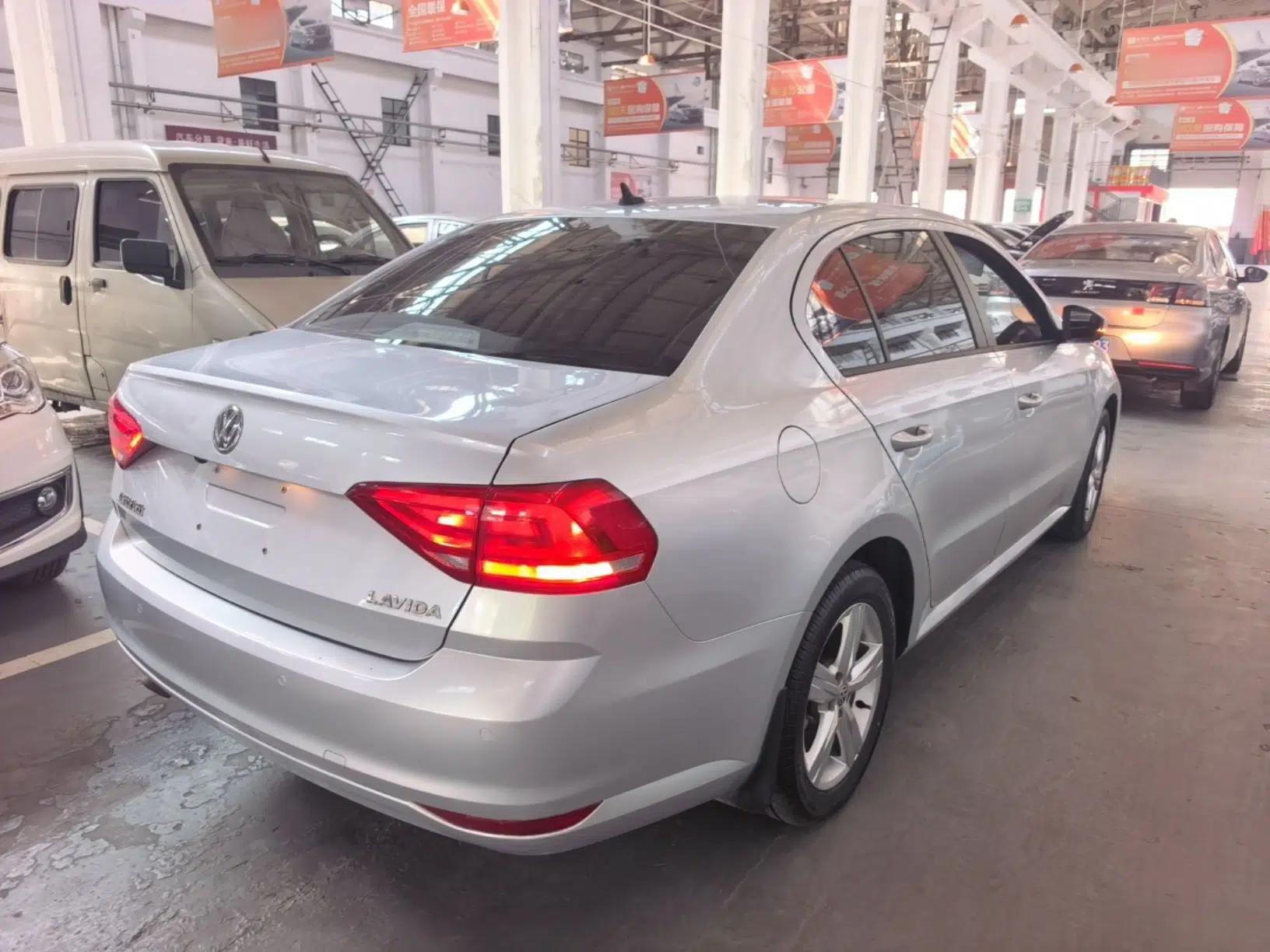 Volkswagen Lavida 2017 1.6L Automatic Fashion Edition — миниатюра 6