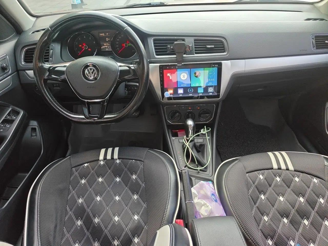 Volkswagen Lavida 2015 1.6L Automatic Comfort Edition — миниатюра 18