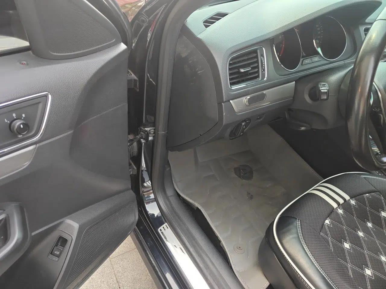 Volkswagen Lavida 2015 1.6L Automatic Comfort Edition — миниатюра 19