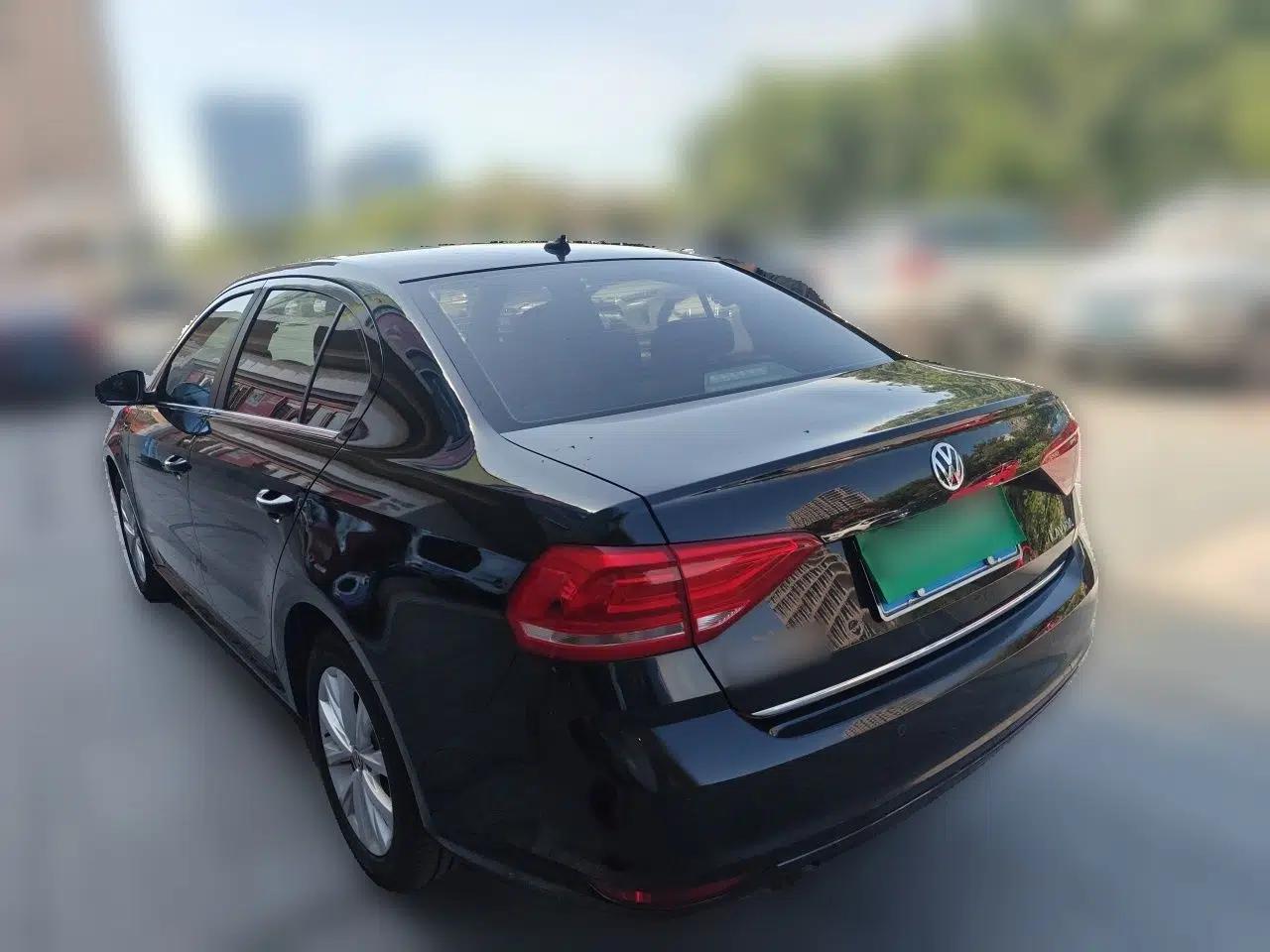 Volkswagen Lavida 2015 1.6L Automatic Comfort Edition — миниатюра 4