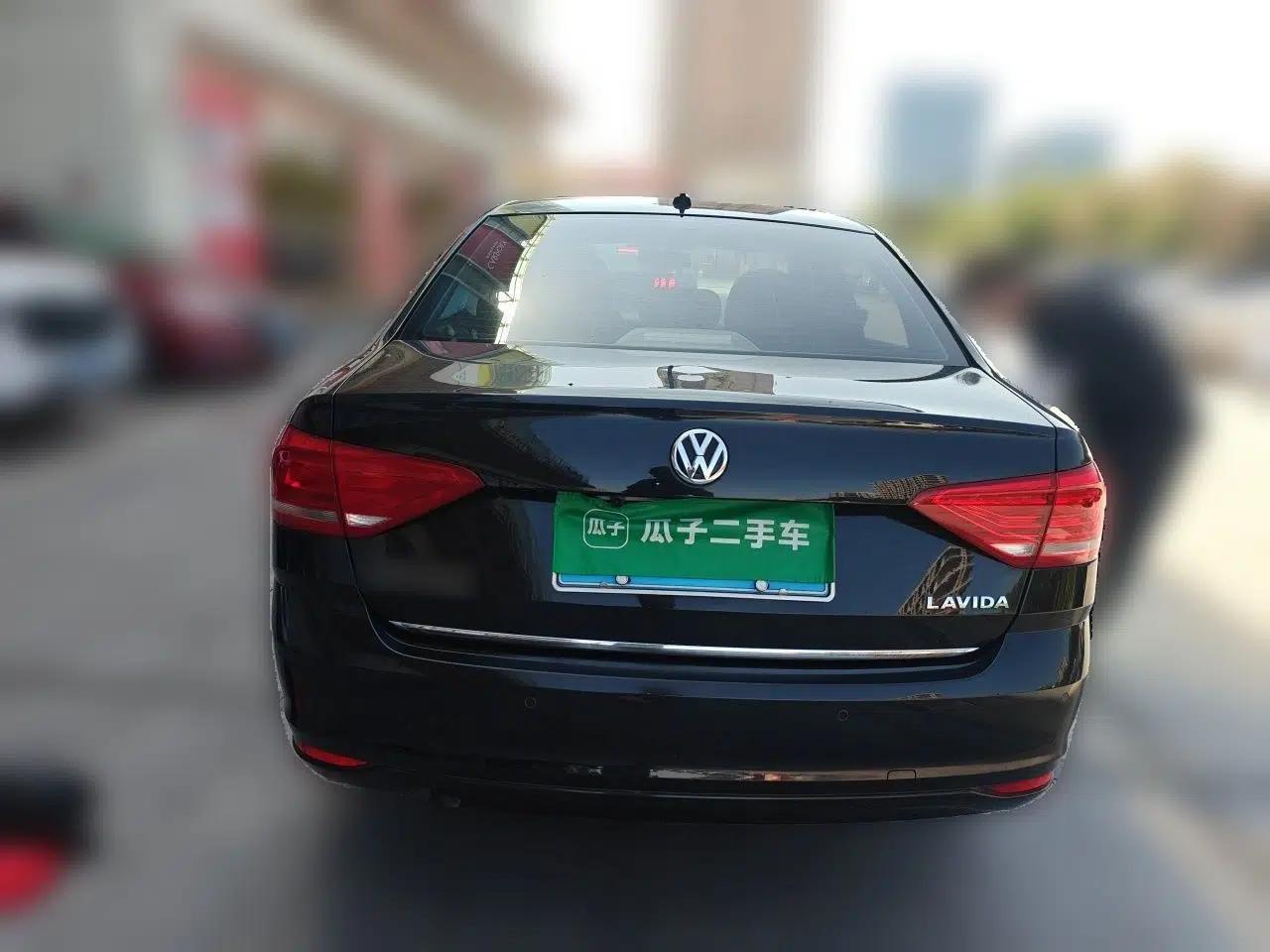 Volkswagen Lavida 2015 1.6L Automatic Comfort Edition — миниатюра 5