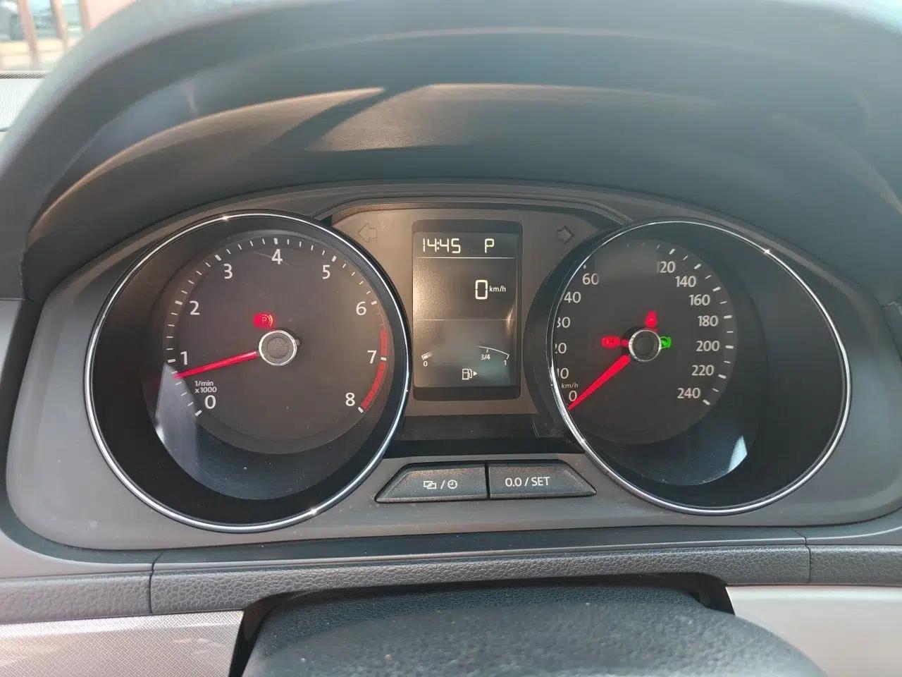 Volkswagen Lavida 2015 1.6L Automatic Comfort Edition — миниатюра 10