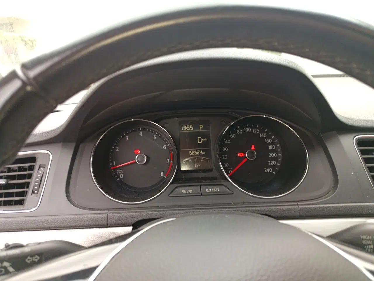 Volkswagen Lavida 2015 1.6L Automatic Comfort Edition — миниатюра 11