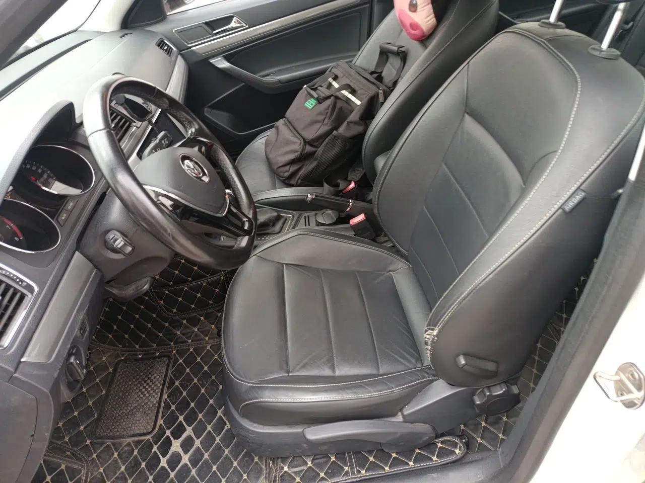 Volkswagen Lavida 2015 1.6L Automatic Comfort Edition — миниатюра 15