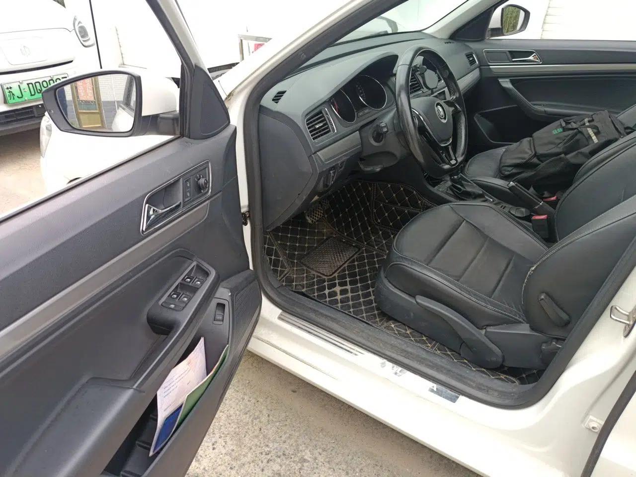 Volkswagen Lavida 2015 1.6L Automatic Comfort Edition — миниатюра 16