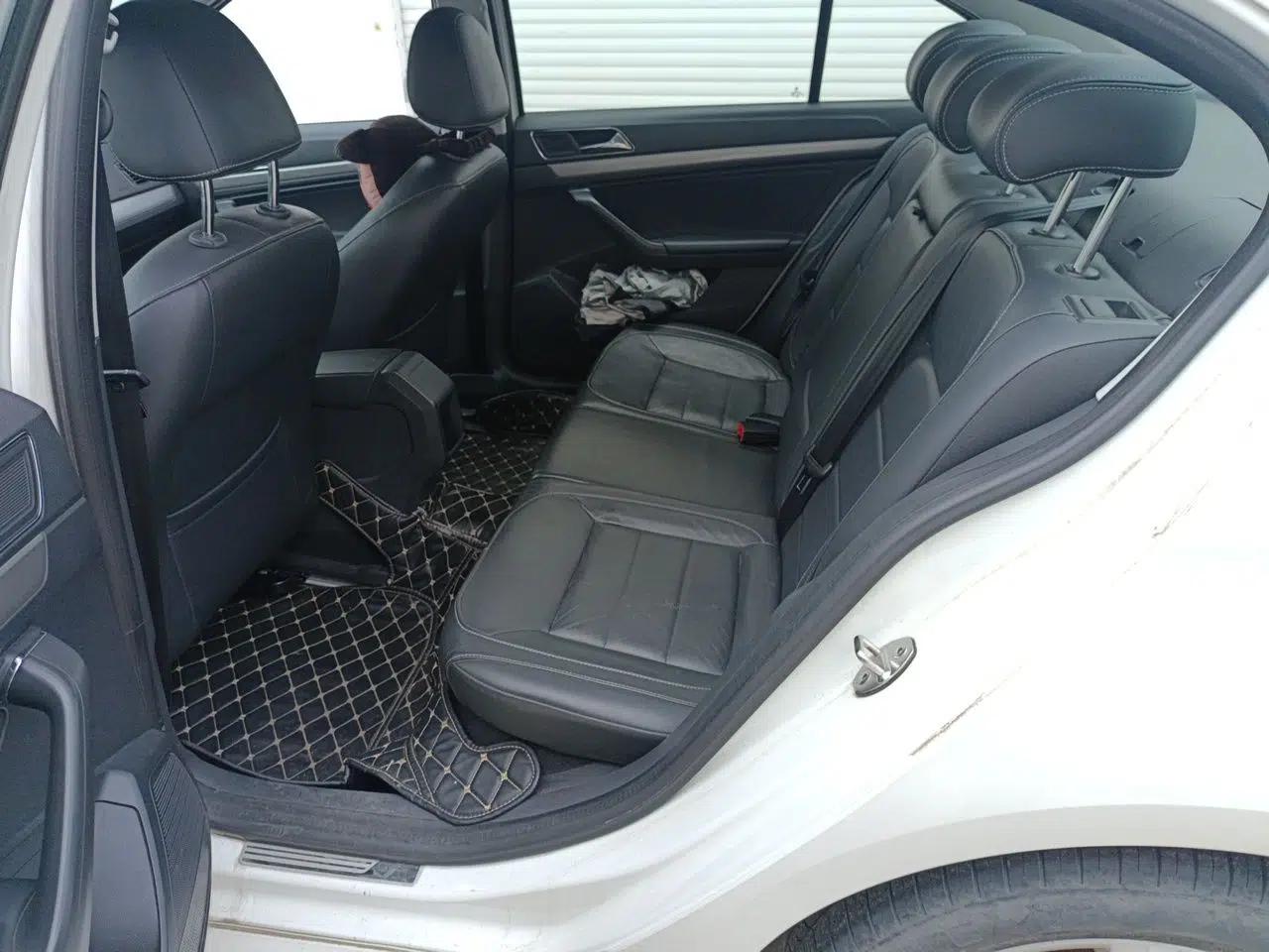 Volkswagen Lavida 2015 1.6L Automatic Comfort Edition — миниатюра 17