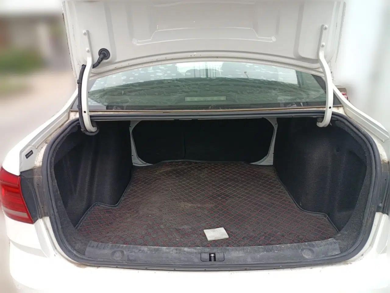 Volkswagen Lavida 2015 1.6L Automatic Comfort Edition — миниатюра 19