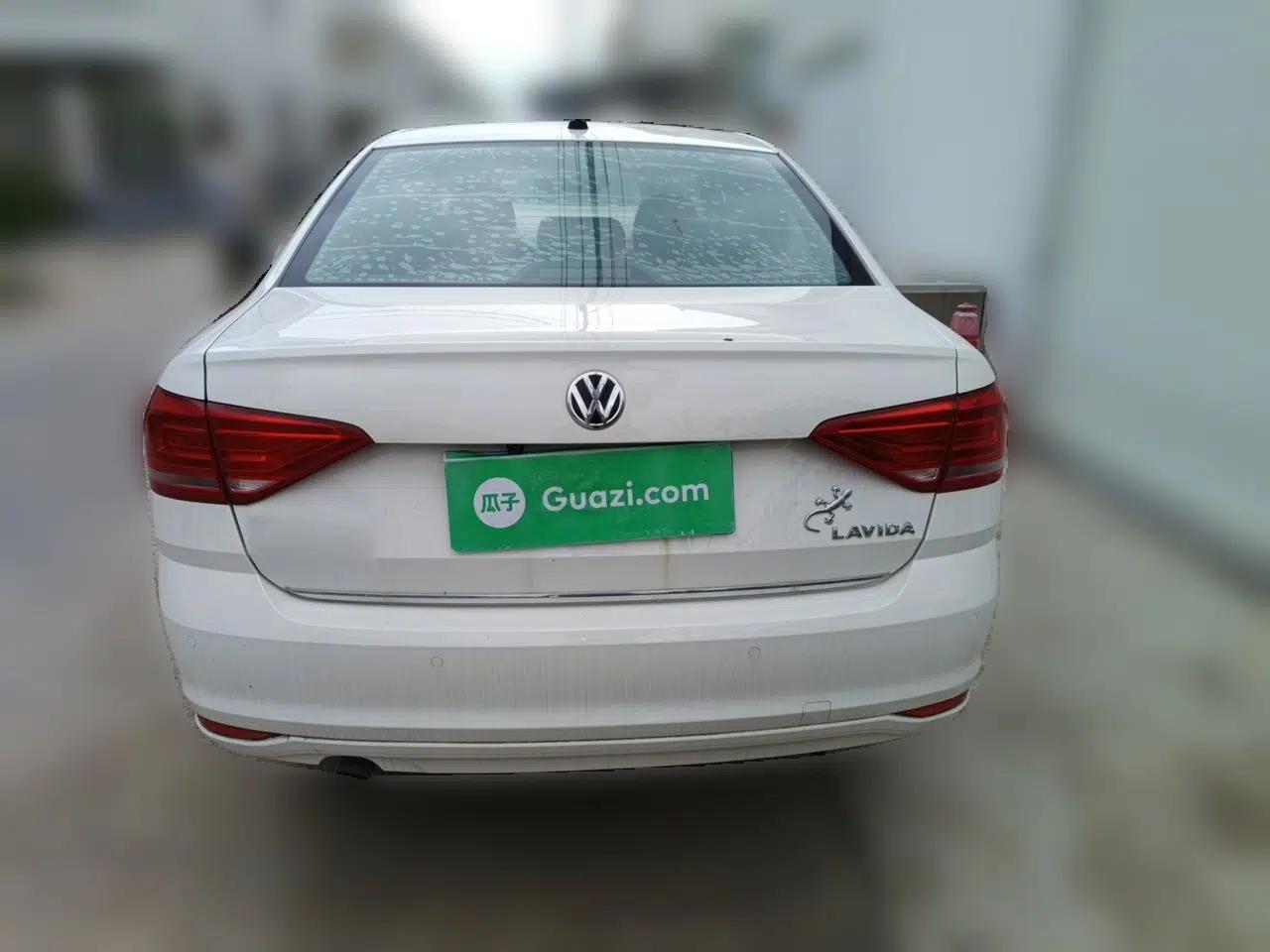 Volkswagen Lavida 2015 1.6L Automatic Comfort Edition — миниатюра 5