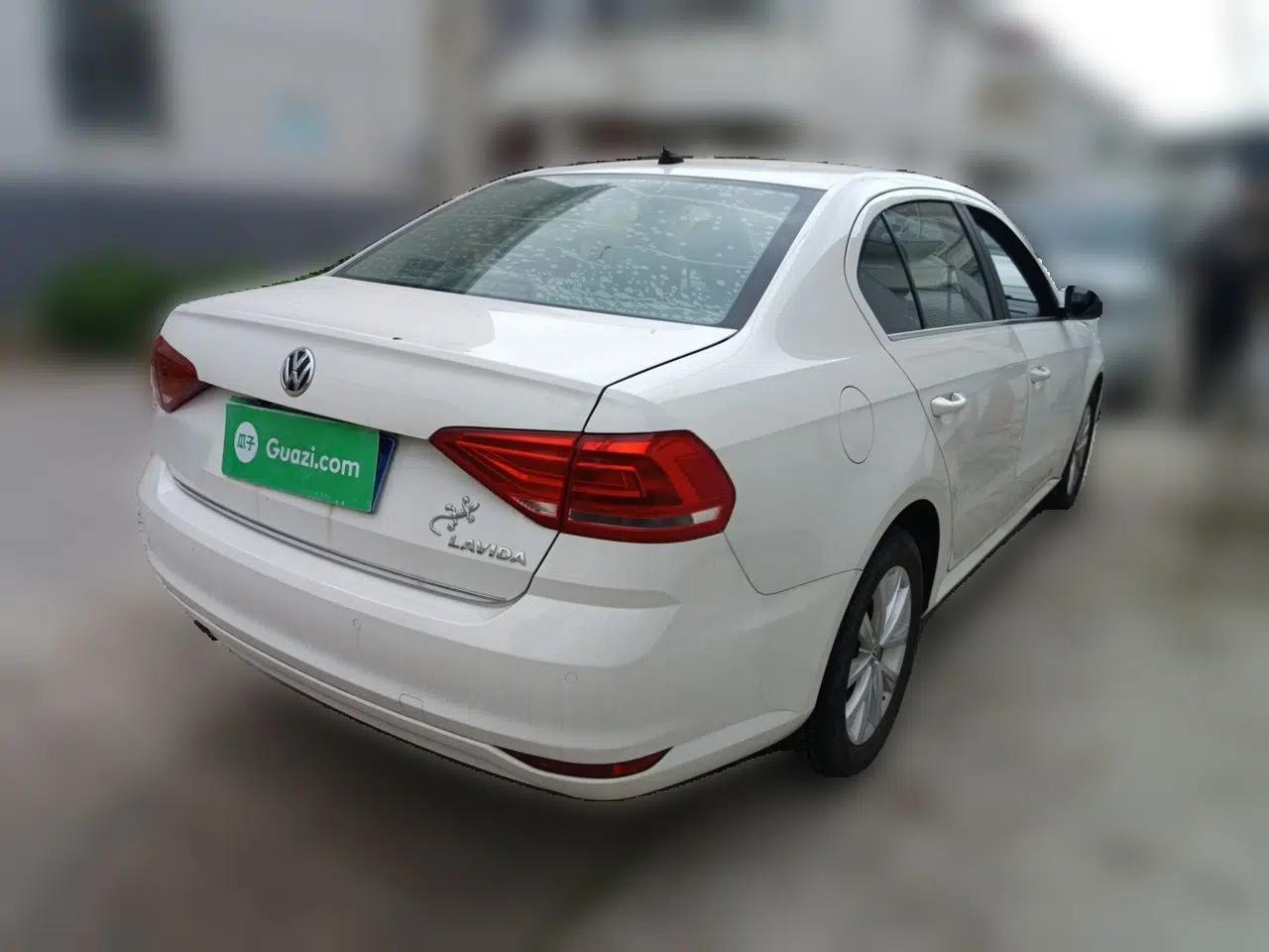 Volkswagen Lavida 2015 1.6L Automatic Comfort Edition — миниатюра 6