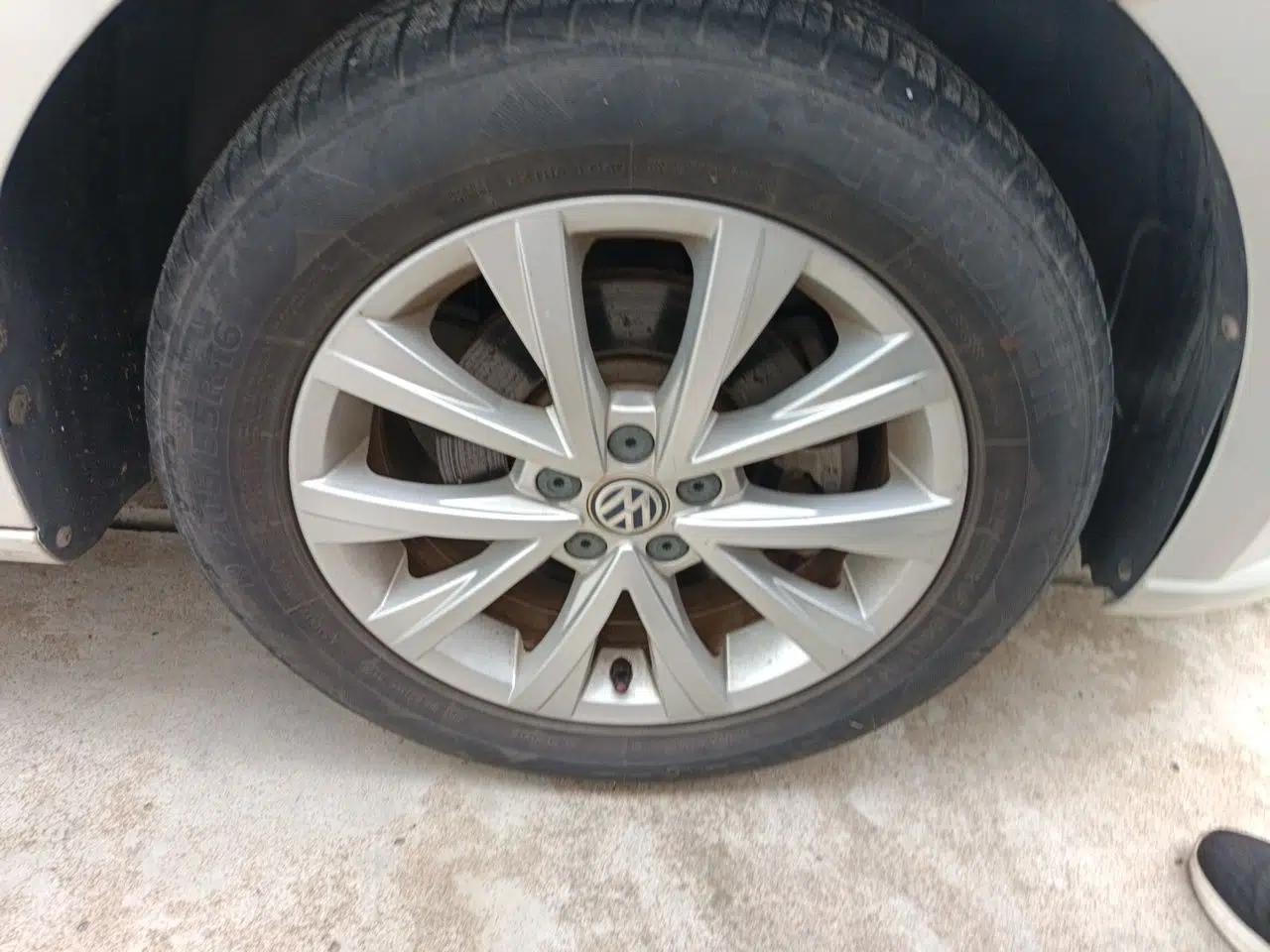 Volkswagen Lavida 2015 1.6L Automatic Comfort Edition — миниатюра 8