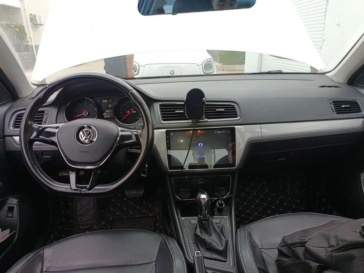 Volkswagen Lavida 2015 1.6L Automatic Comfort Edition — миниатюра 9