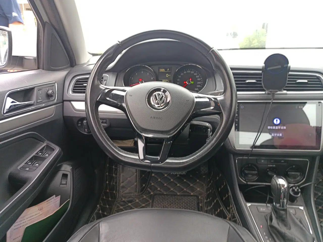 Volkswagen Lavida 2015 1.6L Automatic Comfort Edition — миниатюра 10