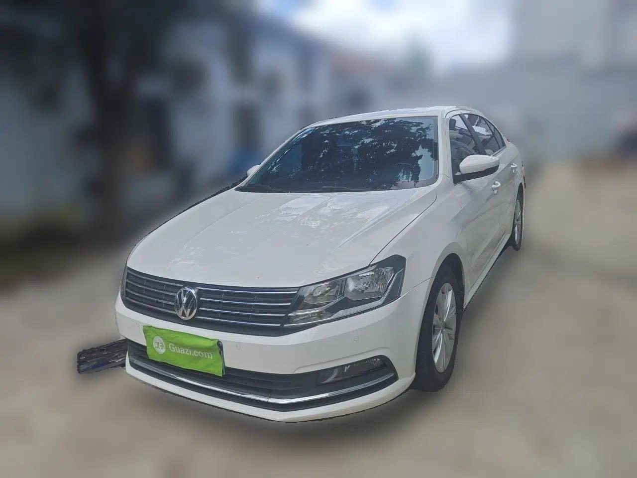 Volkswagen Lavida 2015 1.6L Manual Comfort Edition — миниатюра 1