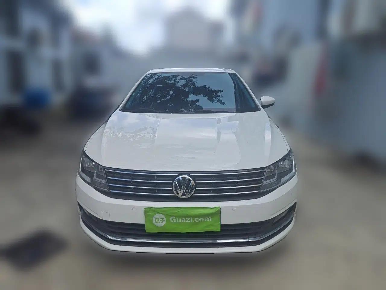 Volkswagen Lavida 2015 1.6L Manual Comfort Edition — миниатюра 2
