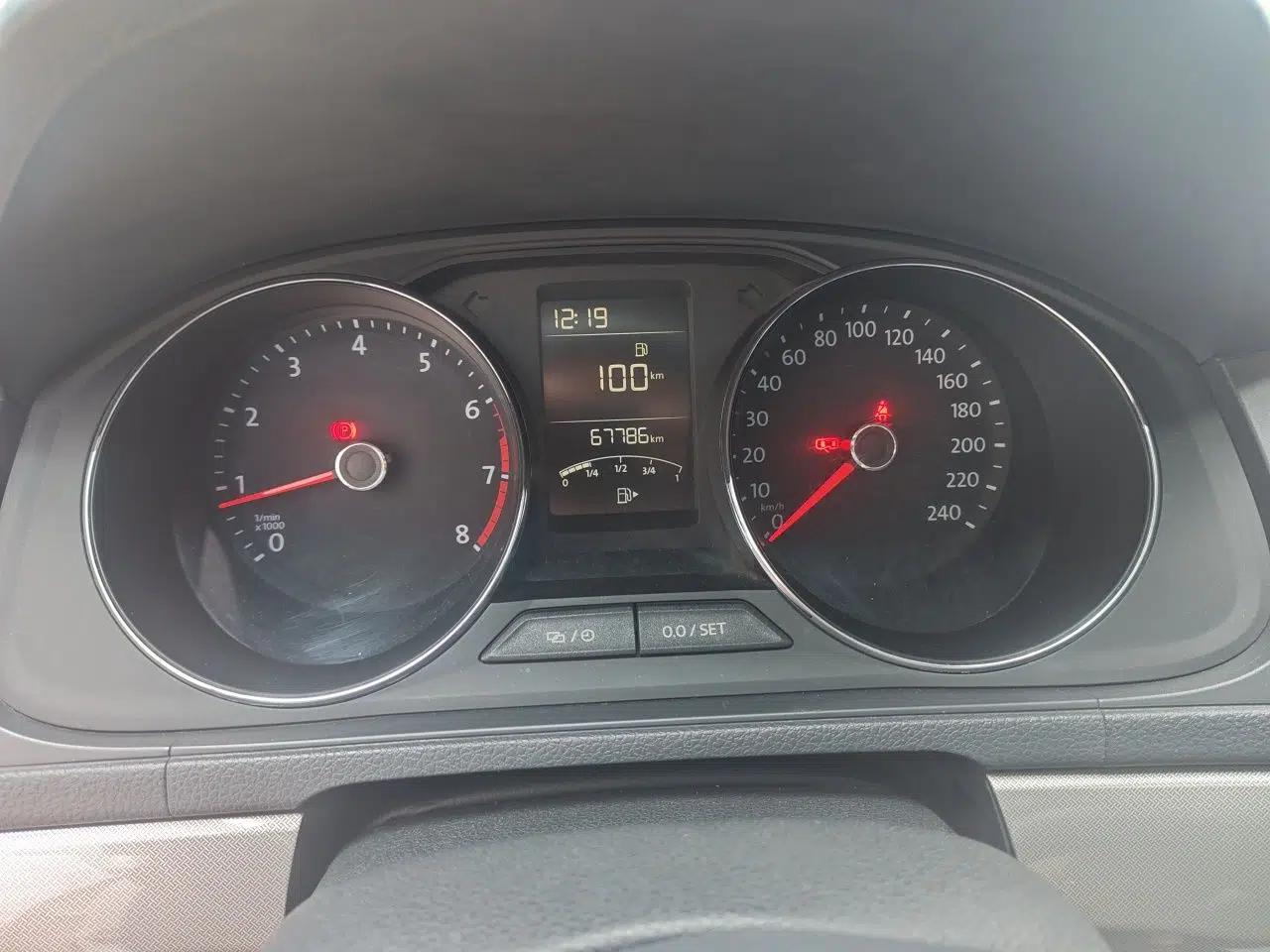 Volkswagen Lavida 2015 1.6L Manual Comfort Edition — миниатюра 11