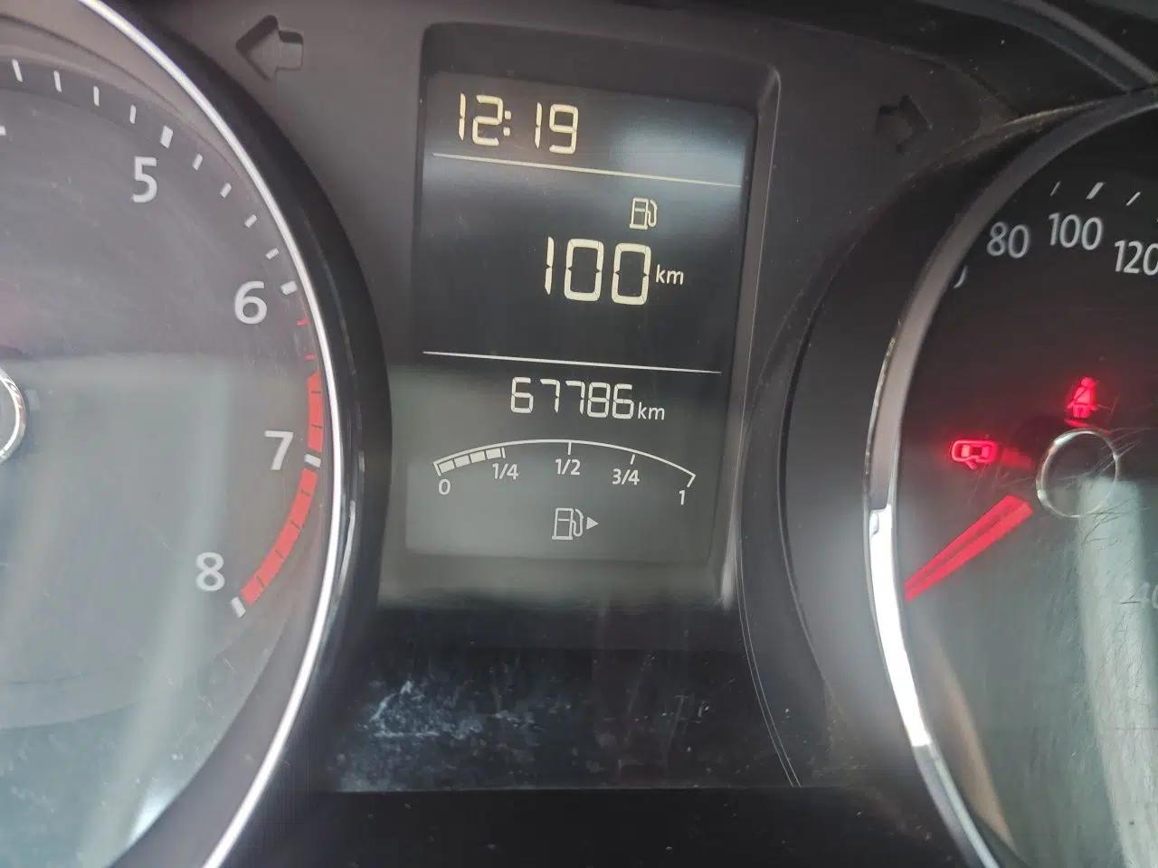Volkswagen Lavida 2015 1.6L Manual Comfort Edition — миниатюра 12