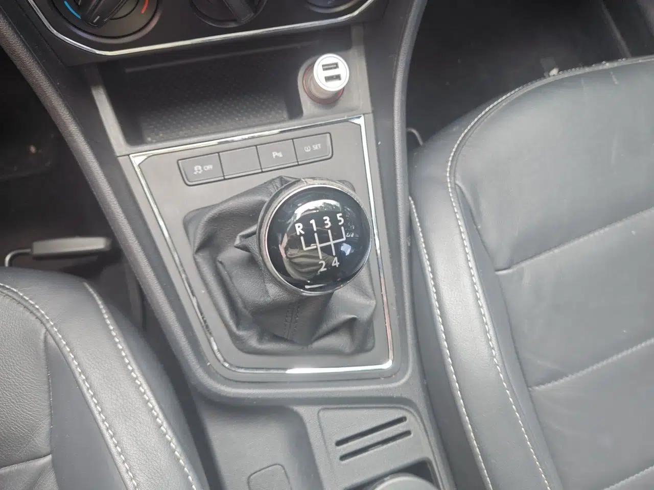 Volkswagen Lavida 2015 1.6L Manual Comfort Edition — миниатюра 14