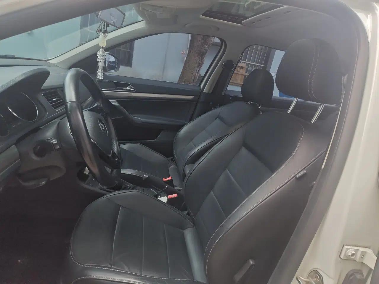 Volkswagen Lavida 2015 1.6L Manual Comfort Edition — миниатюра 15