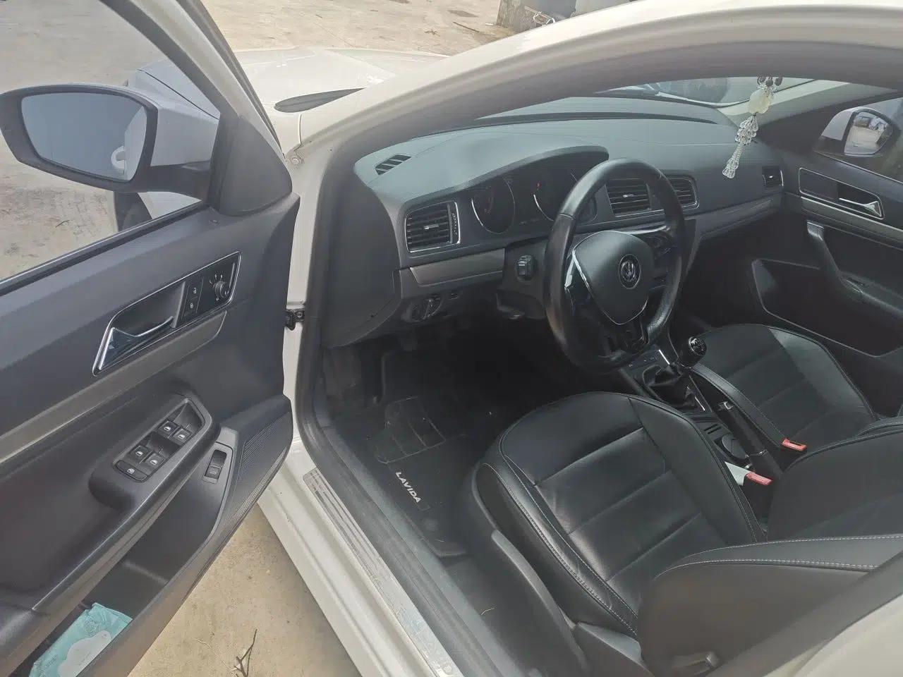 Volkswagen Lavida 2015 1.6L Manual Comfort Edition — миниатюра 16