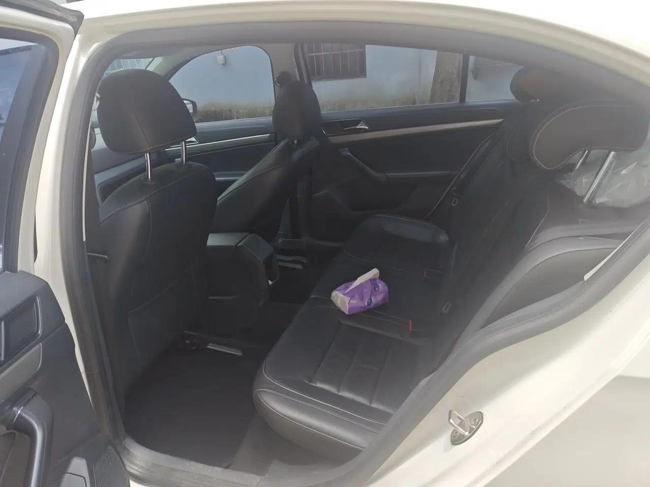 Volkswagen Lavida 2015 1.6L Manual Comfort Edition — миниатюра 17