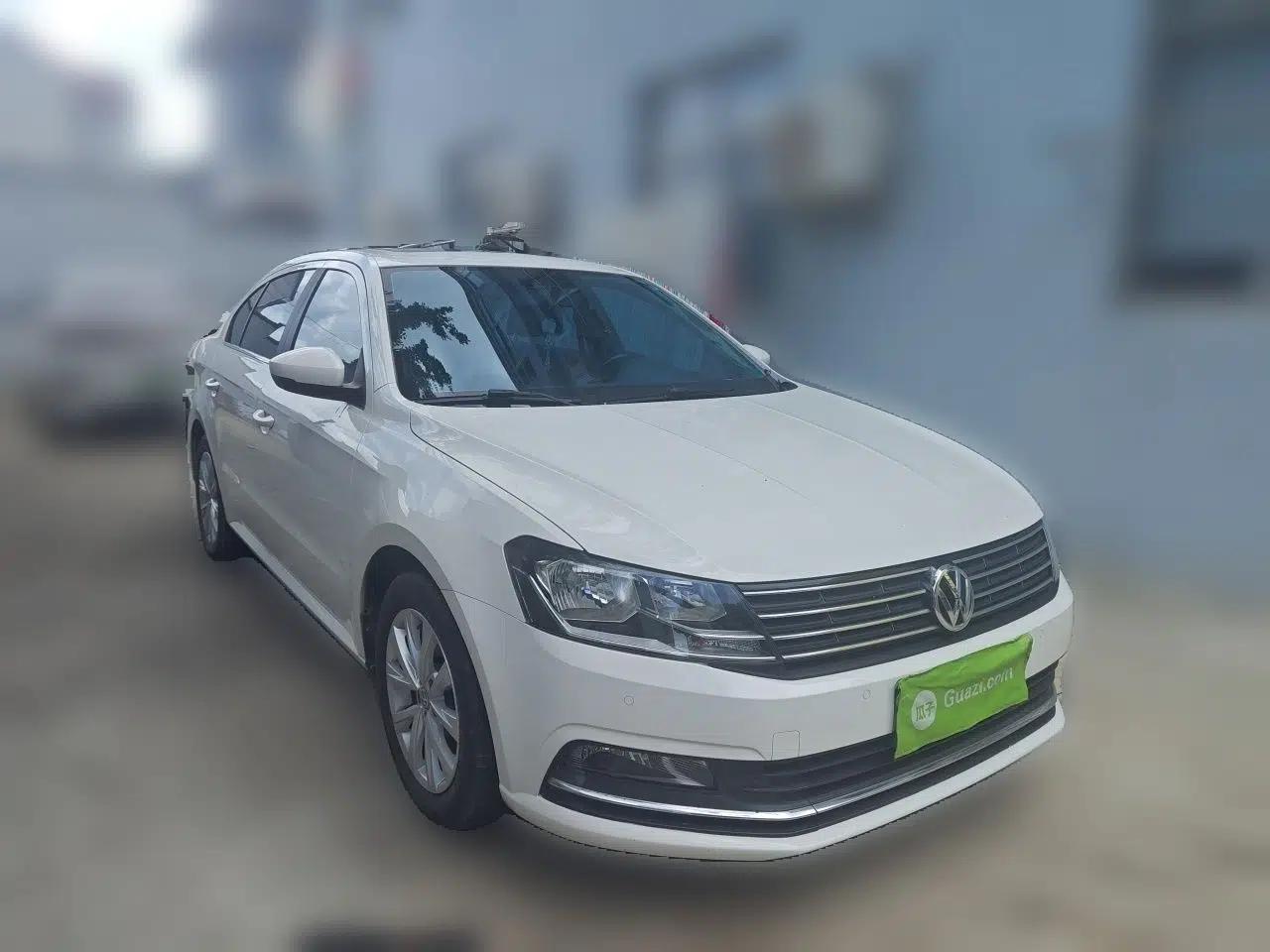 Volkswagen Lavida 2015 1.6L Manual Comfort Edition — миниатюра 3