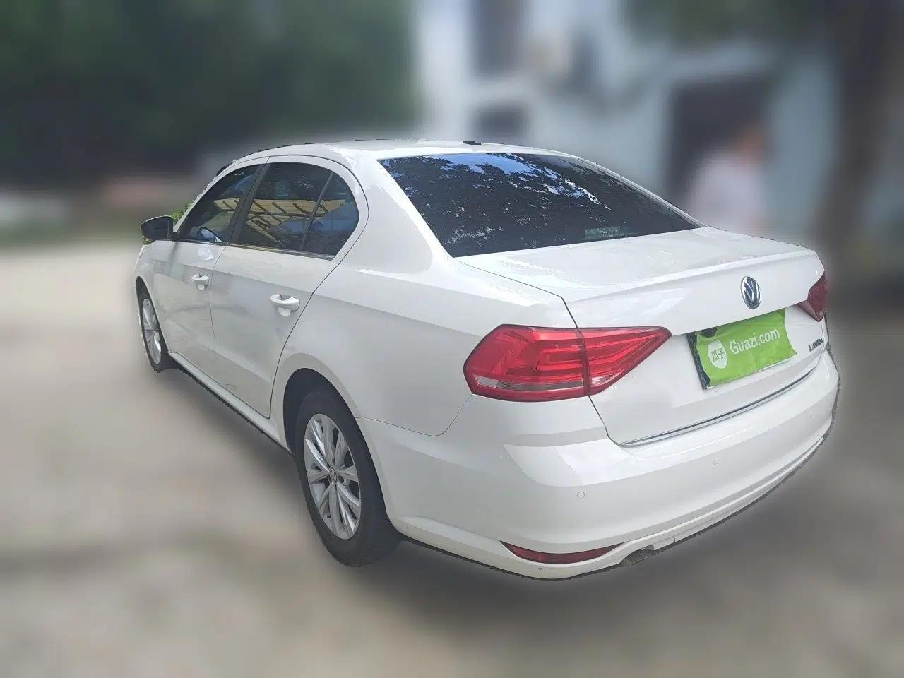Volkswagen Lavida 2015 1.6L Manual Comfort Edition — миниатюра 4