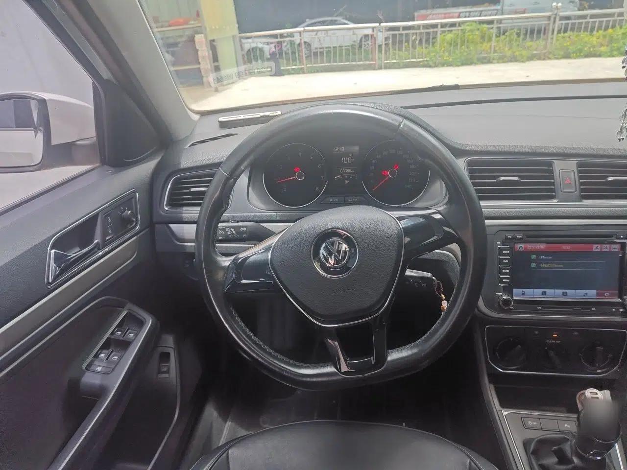 Volkswagen Lavida 2015 1.6L Manual Comfort Edition — миниатюра 10