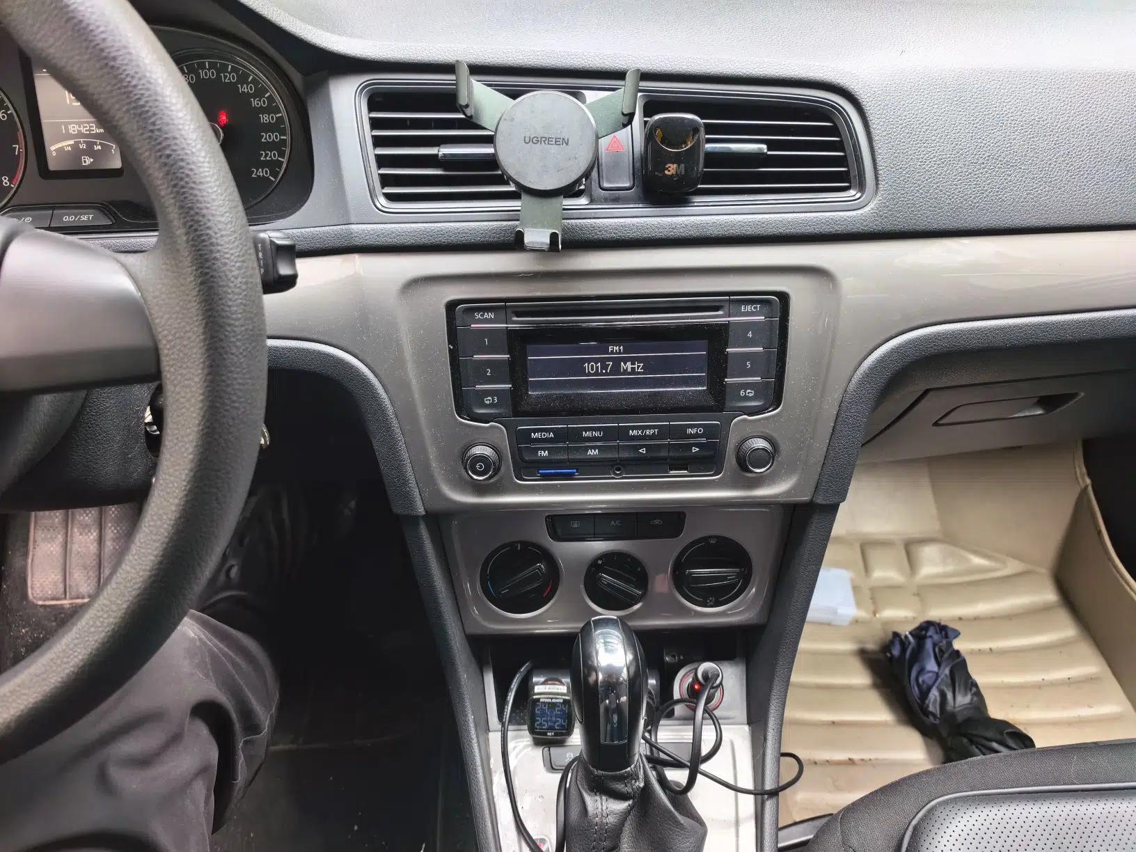 Volkswagen Lavida 2013 Revised Classic 1.6L Automatic Fashion Edition — миниатюра 13