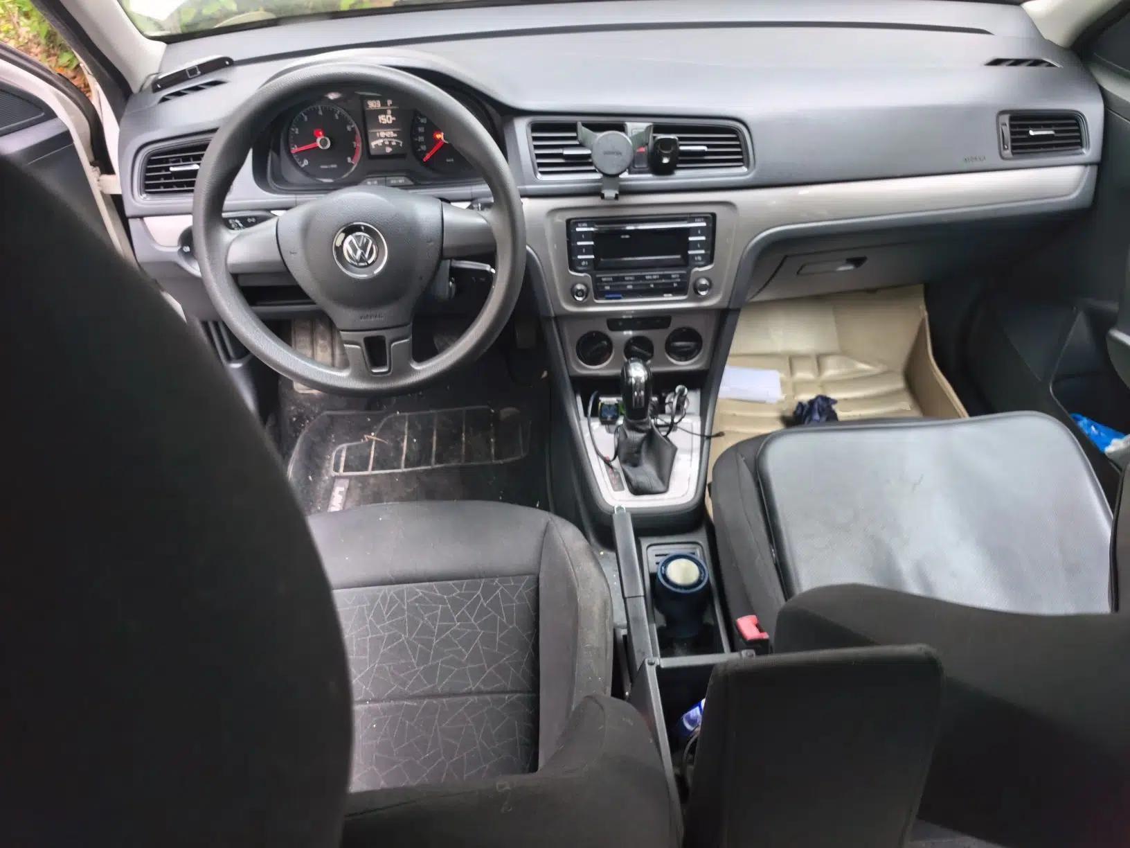 Volkswagen Lavida 2013 Revised Classic 1.6L Automatic Fashion Edition — миниатюра 9