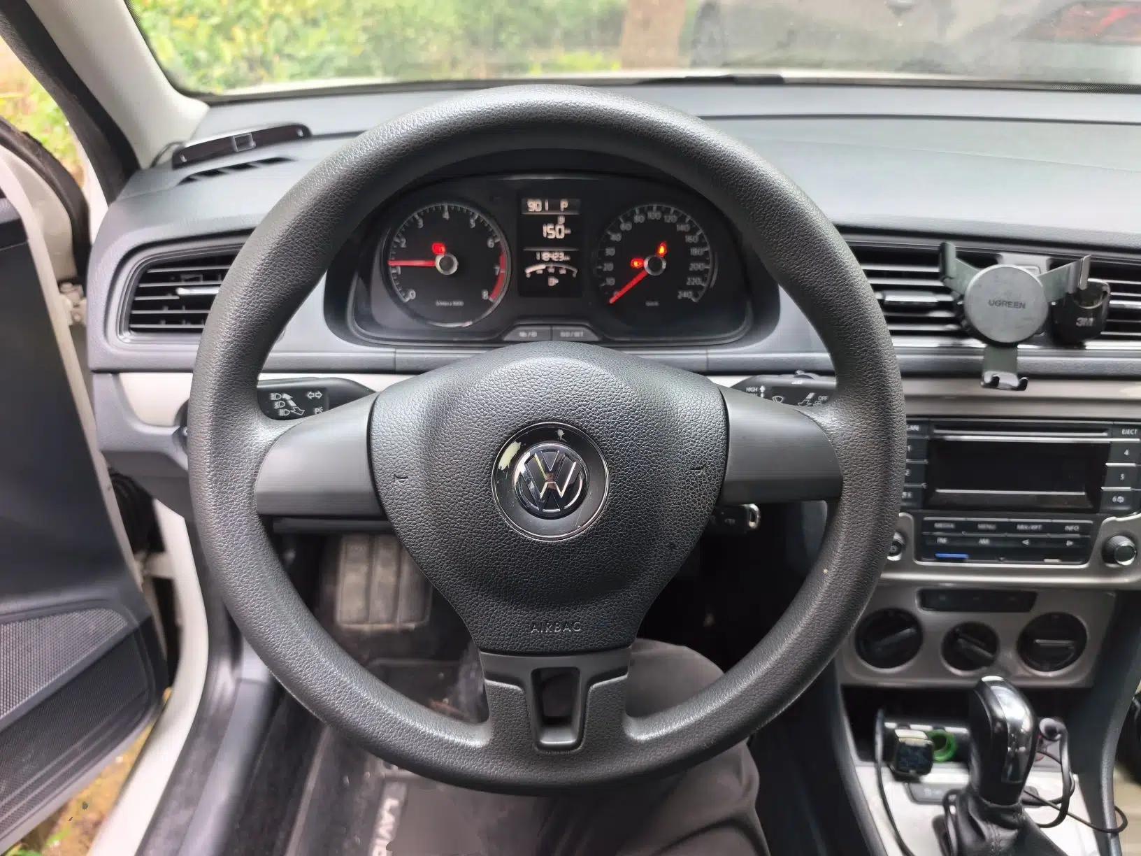 Volkswagen Lavida 2013 Revised Classic 1.6L Automatic Fashion Edition — миниатюра 10