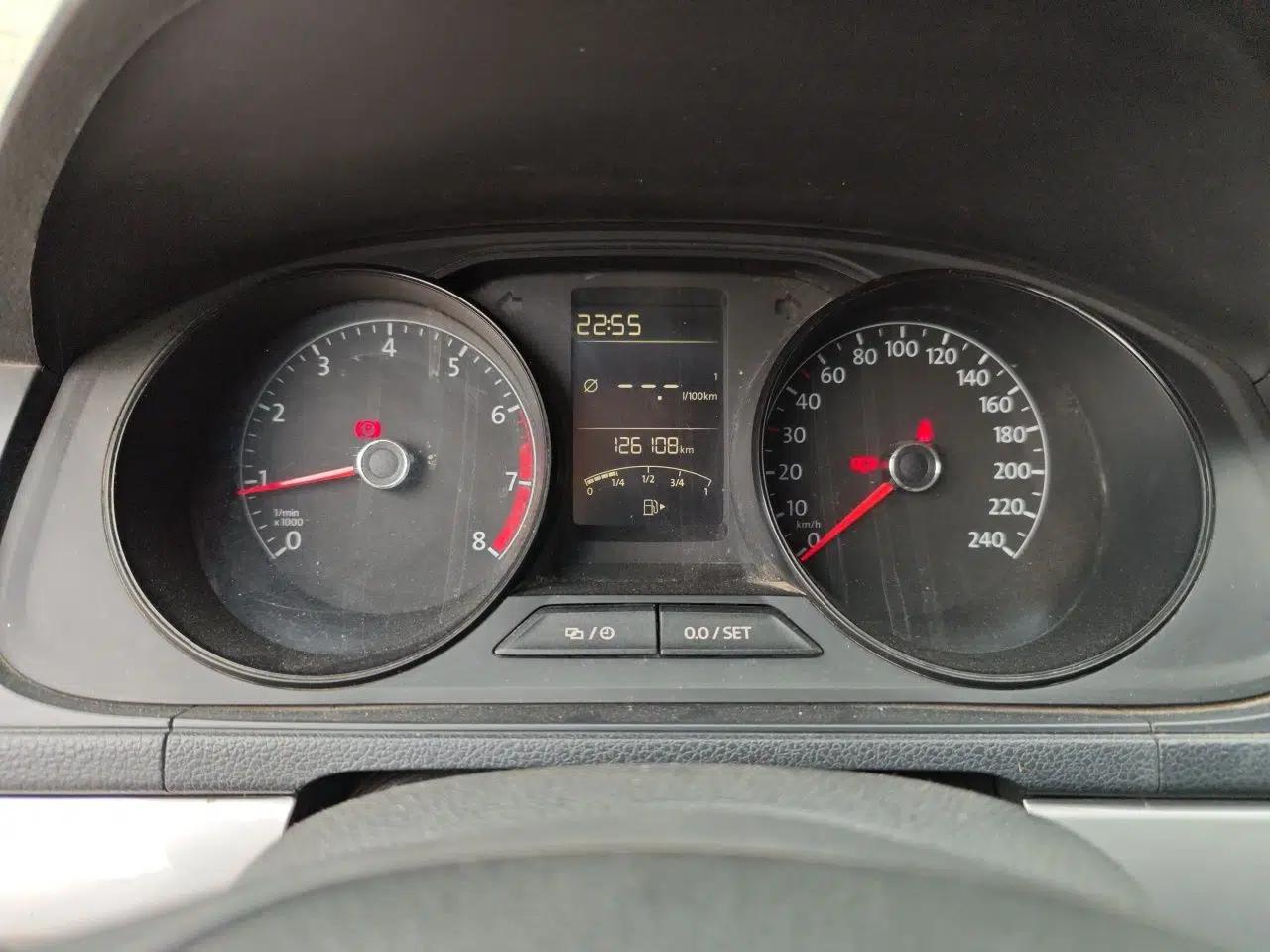 Volkswagen Lavida 2017 1.6L Manual Fashion Edition — миниатюра 12