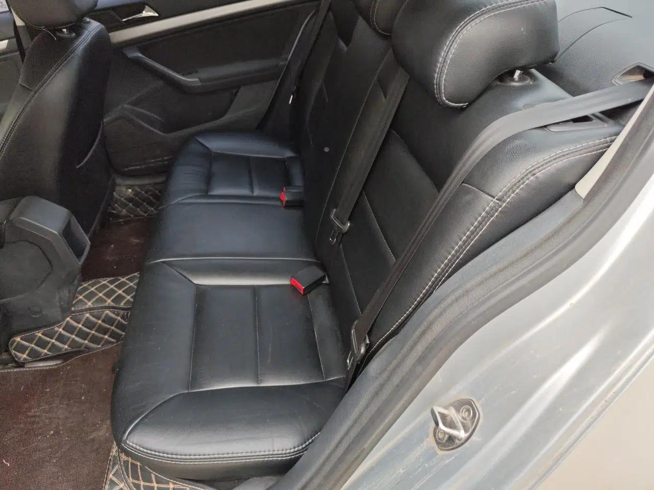 Volkswagen Lavida 2017 1.6L Manual Fashion Edition — миниатюра 17