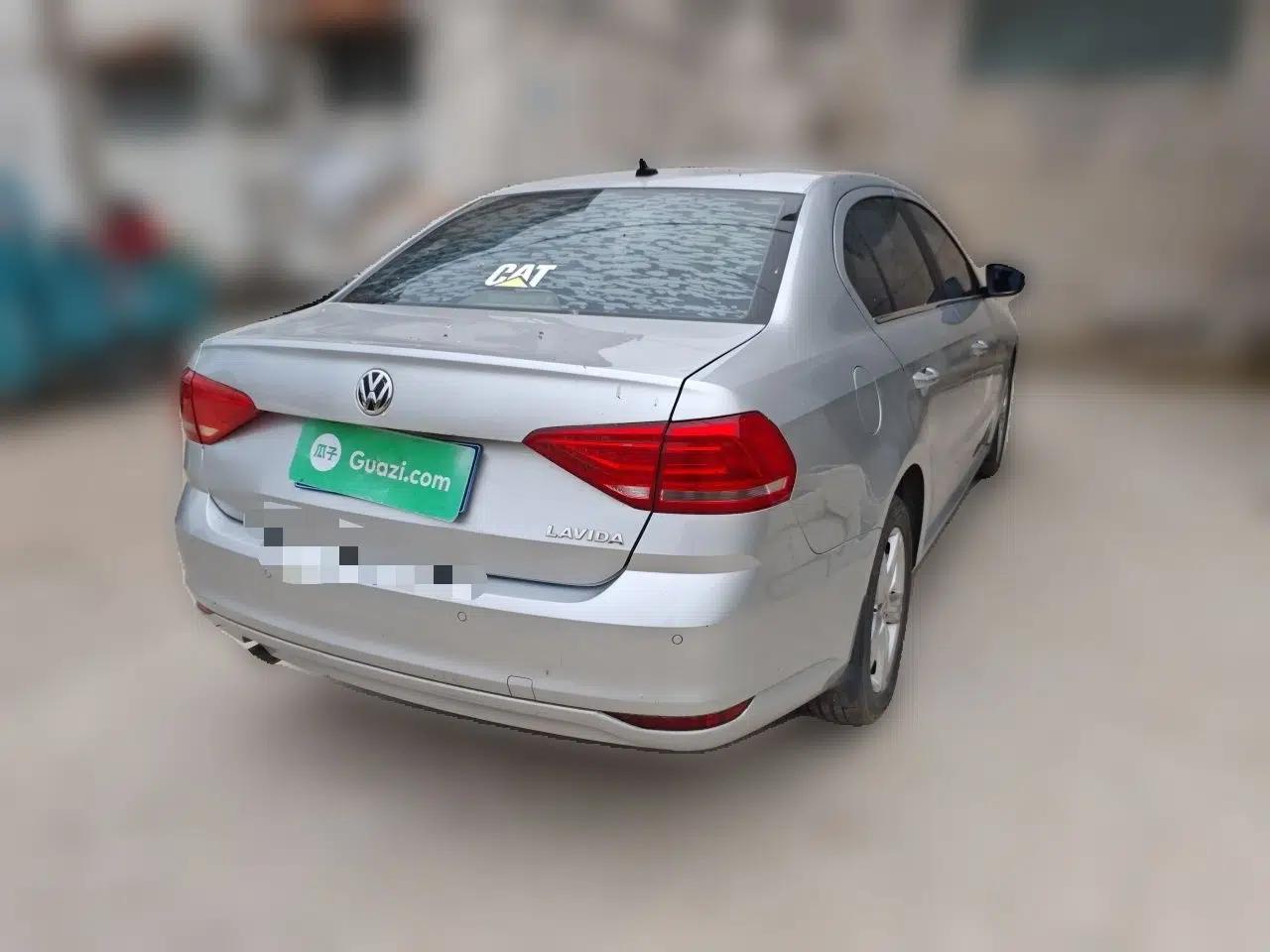 Volkswagen Lavida 2017 1.6L Manual Fashion Edition — миниатюра 6