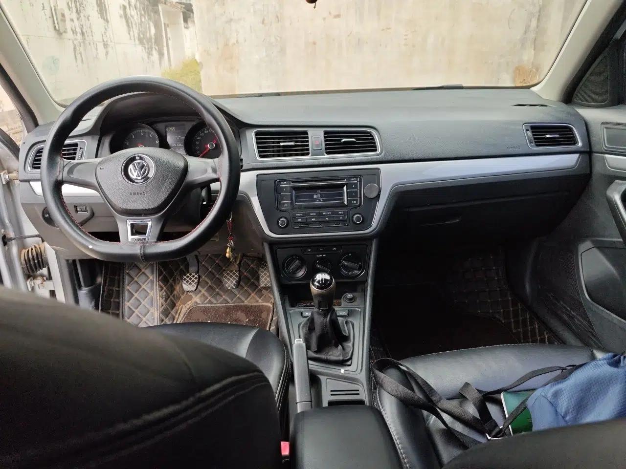 Volkswagen Lavida 2017 1.6L Manual Fashion Edition — миниатюра 9