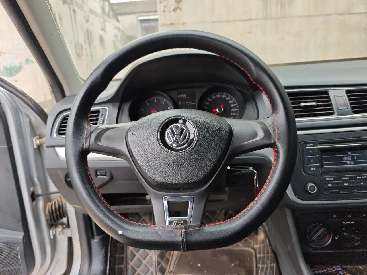 Volkswagen Lavida 2017 1.6L Manual Fashion Edition — миниатюра 10