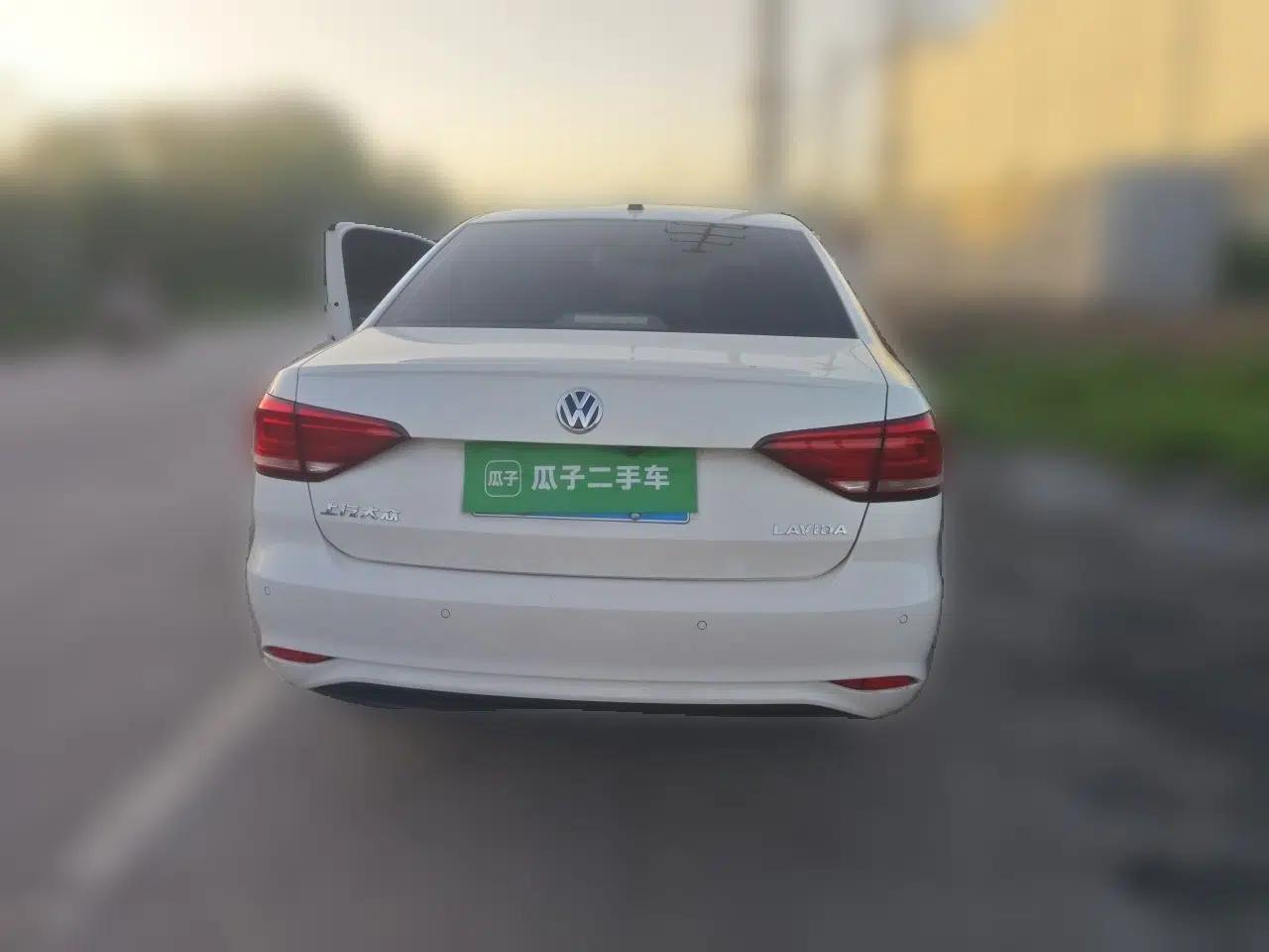 Volkswagen Lavida 2019 Lavida Start 1.5L Automatic Trendy Version China VI Standard — миниатюра 5