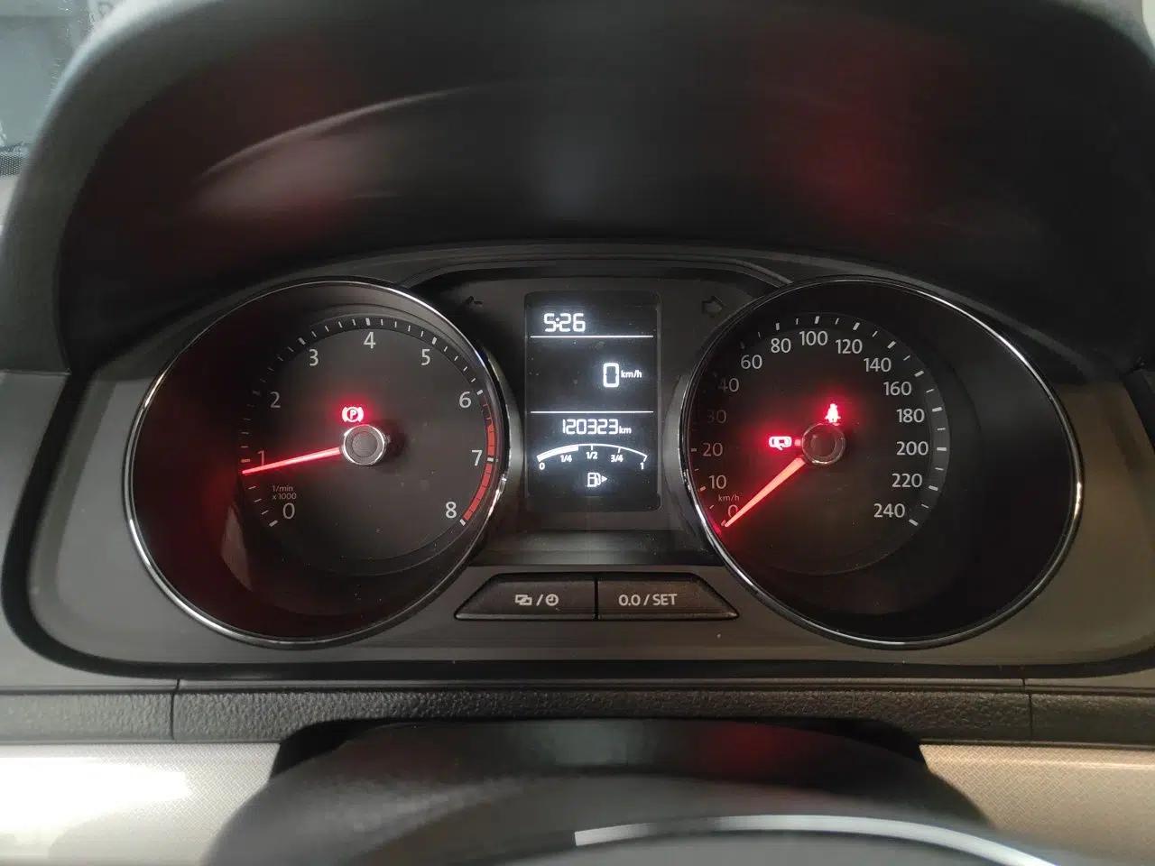 Volkswagen Lavida 2017 1.6L Manual Comfort Edition — миниатюра 11