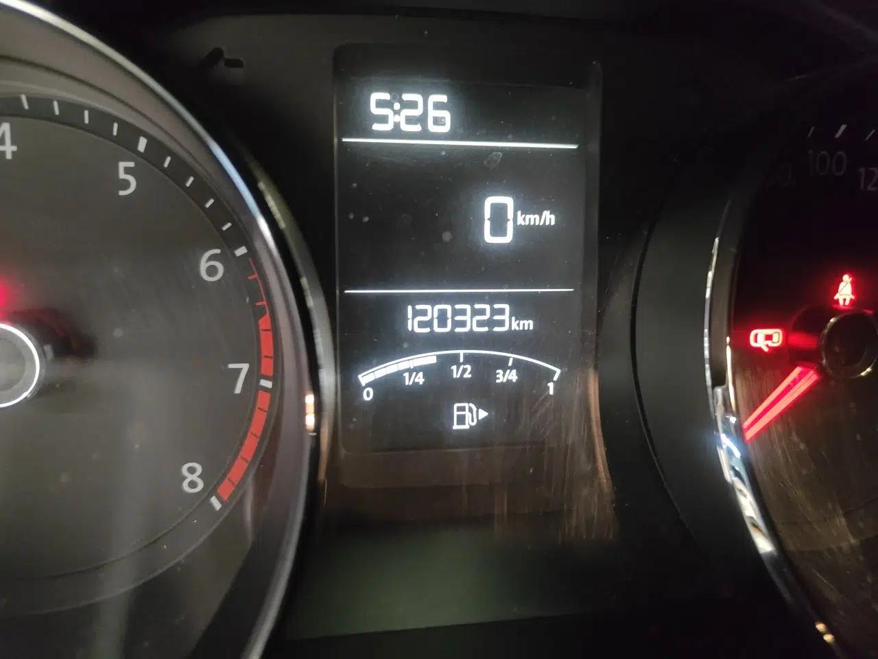 Volkswagen Lavida 2017 1.6L Manual Comfort Edition — миниатюра 12
