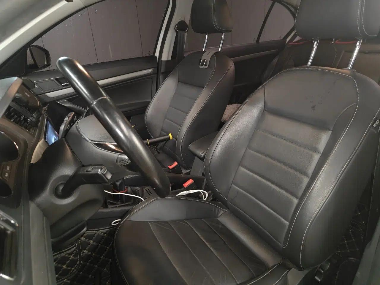 Volkswagen Lavida 2017 1.6L Manual Comfort Edition — миниатюра 15