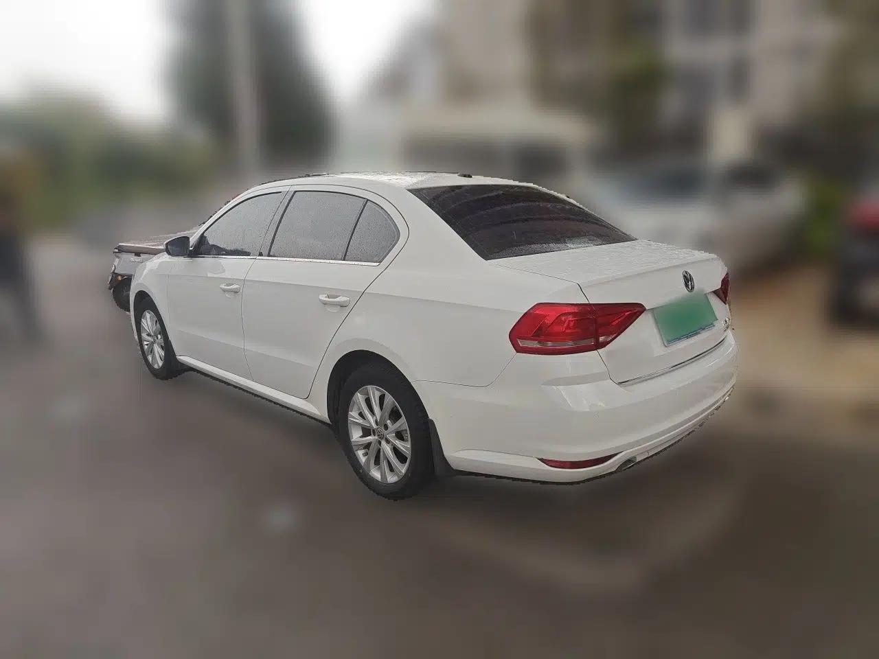 Volkswagen Lavida 2017 1.6L Manual Comfort Edition — миниатюра 4