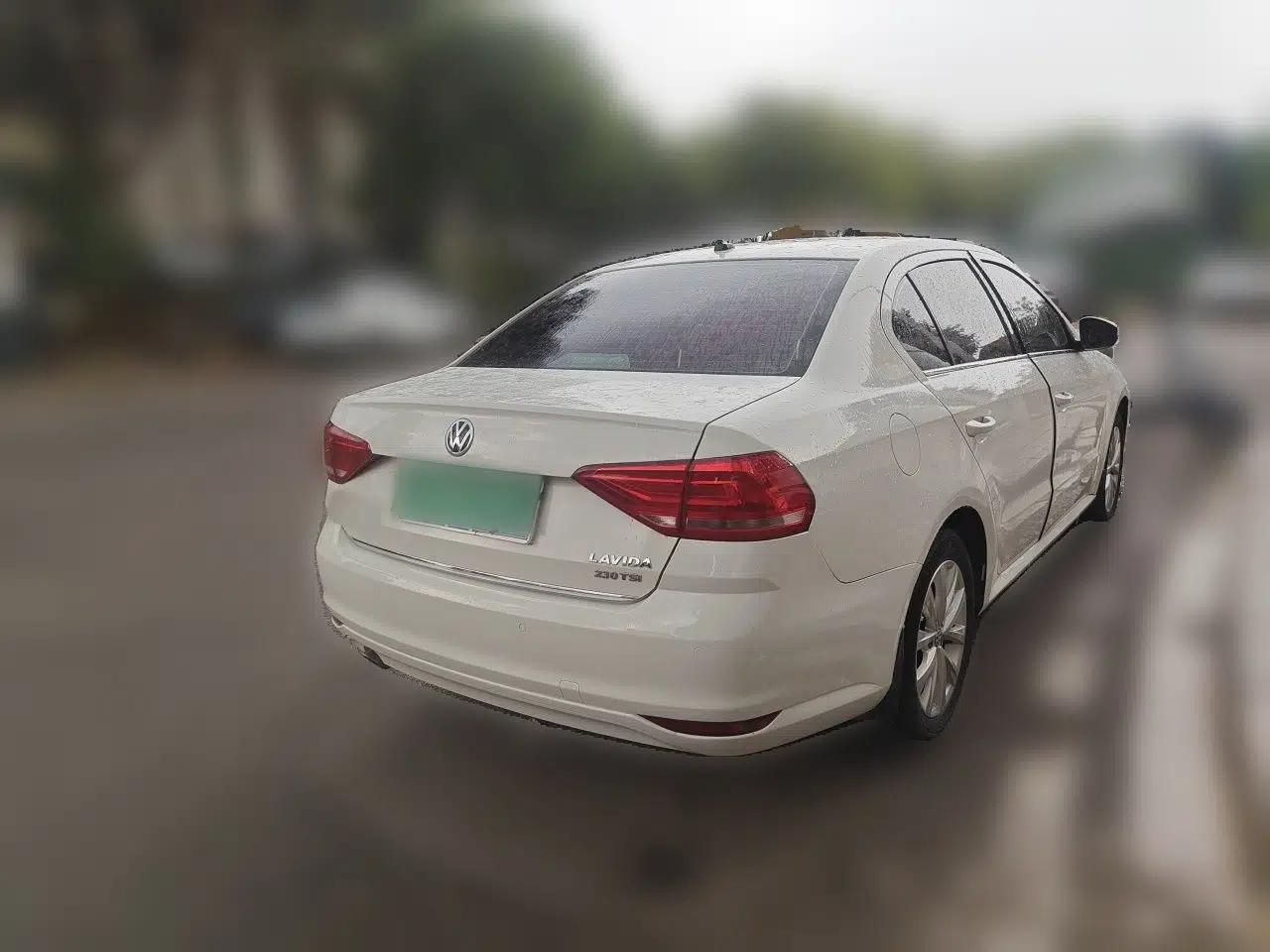 Volkswagen Lavida 2017 1.6L Manual Comfort Edition — миниатюра 6