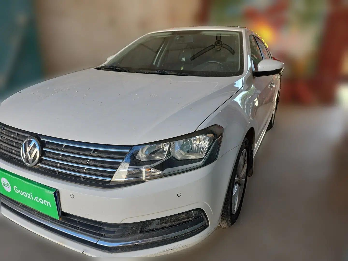Volkswagen Lavida 2015 1.6L Manual Comfort Edition — миниатюра 1