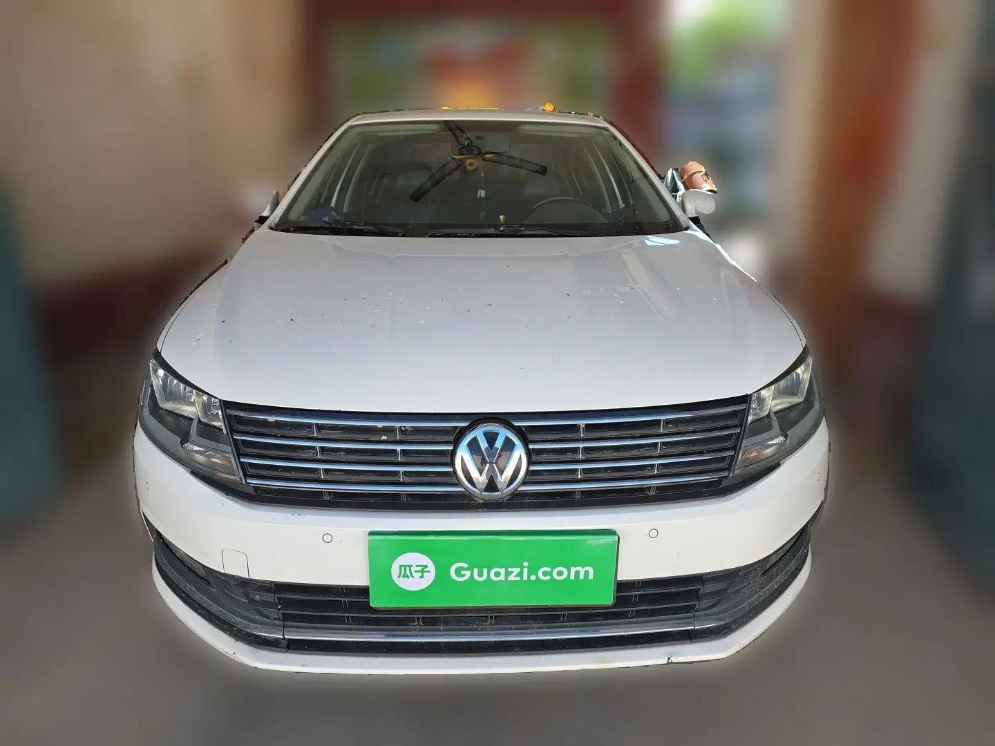 Volkswagen Lavida 2015 1.6L Manual Comfort Edition — миниатюра 2