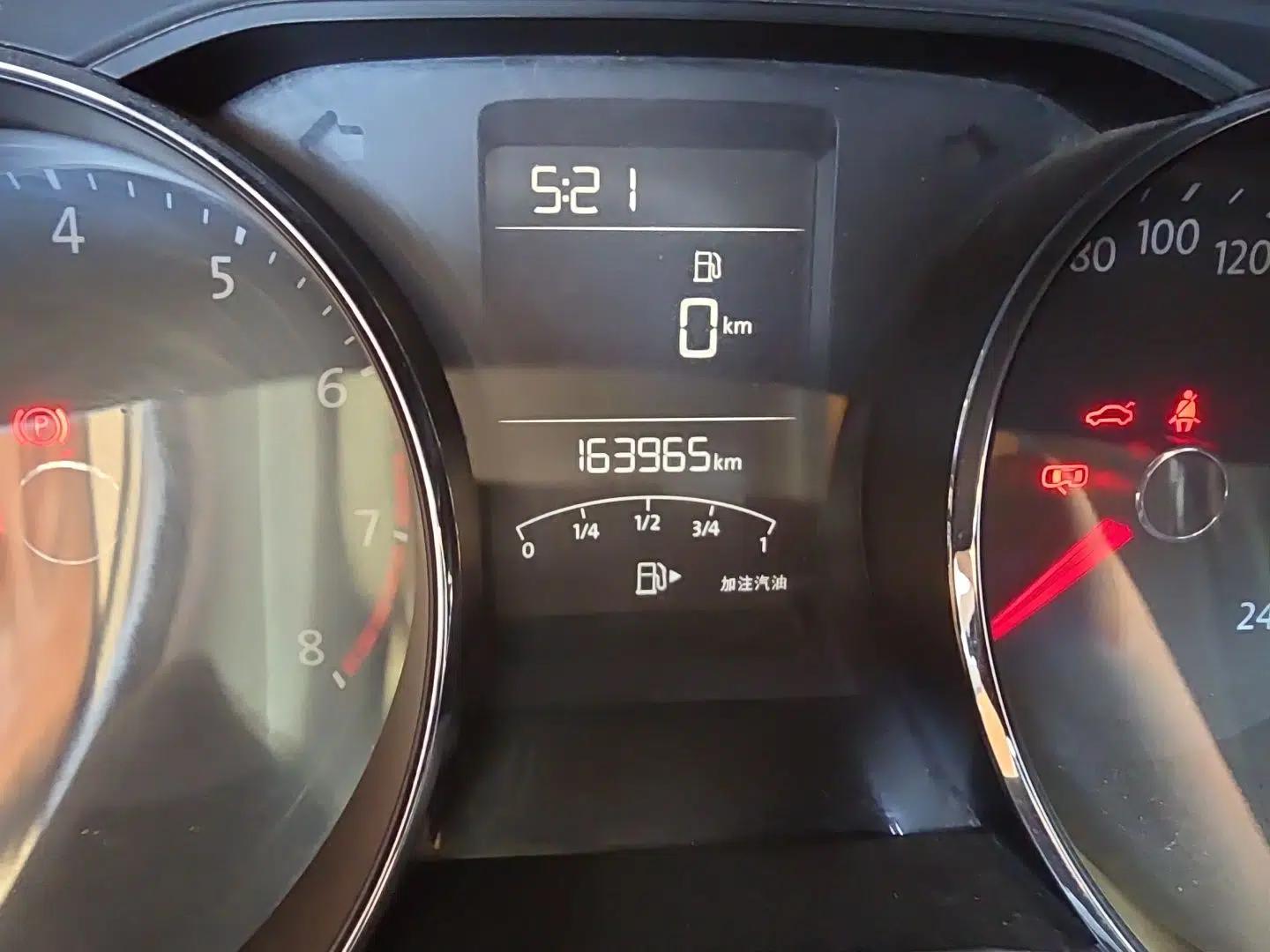 Volkswagen Lavida 2015 1.6L Manual Comfort Edition — миниатюра 12