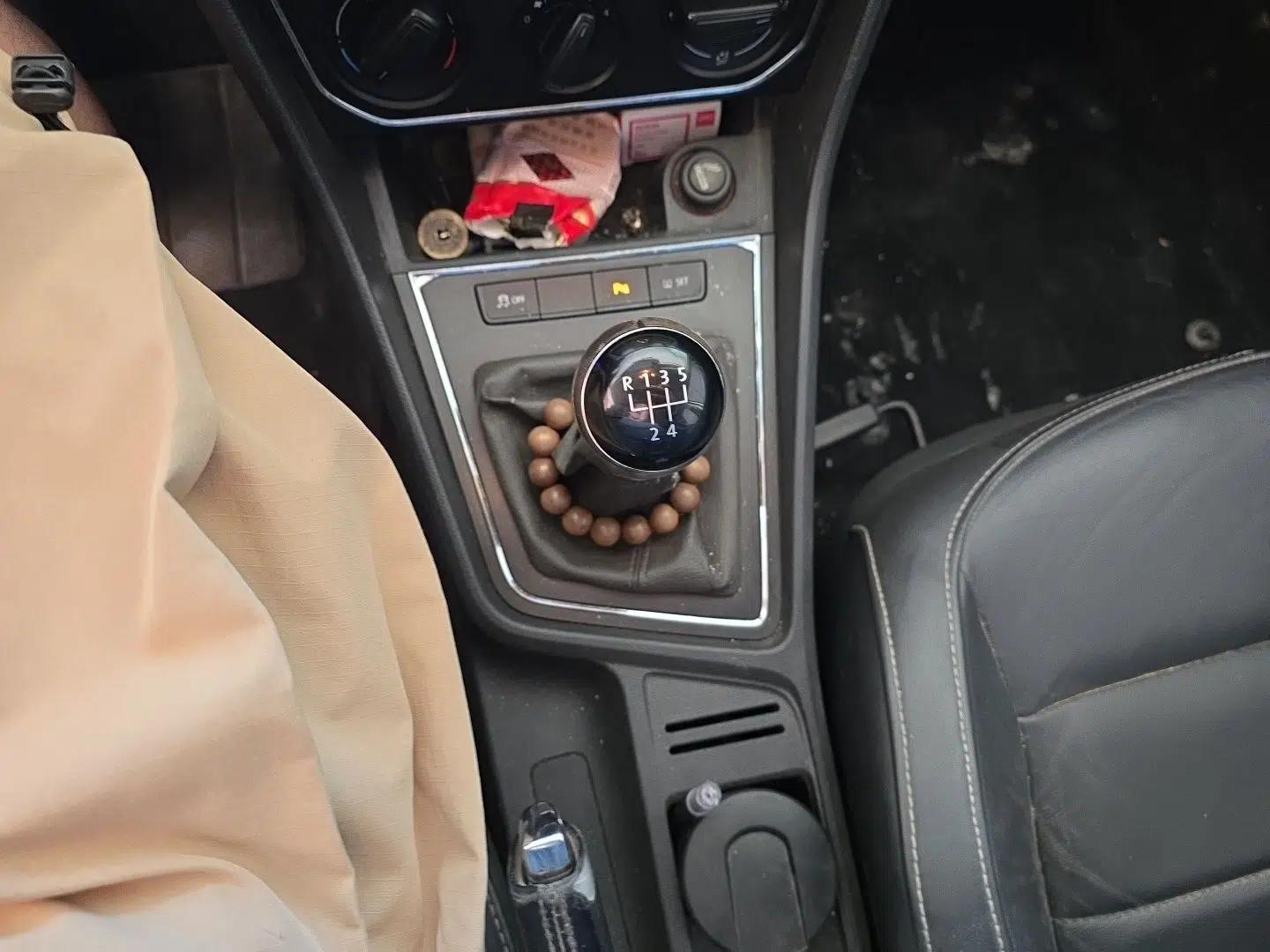 Volkswagen Lavida 2015 1.6L Manual Comfort Edition — миниатюра 14